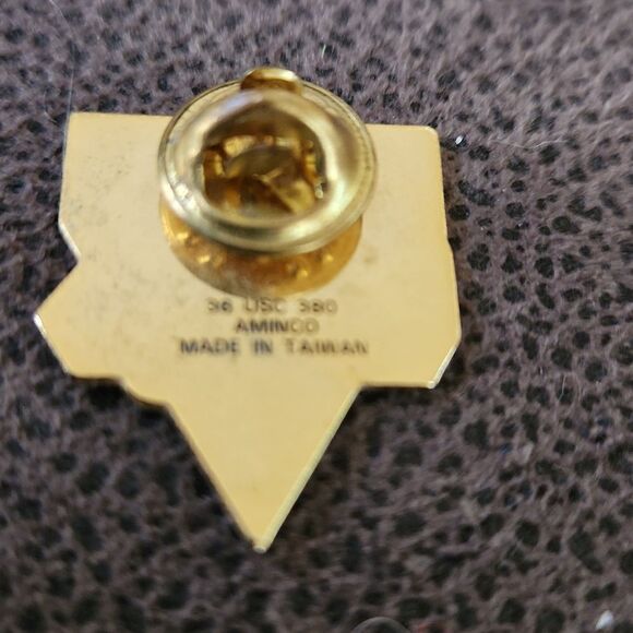 5/$15 Fujifilm Official Film USA track and field vintage pin Olympic sponsor - Picture 2 of 3